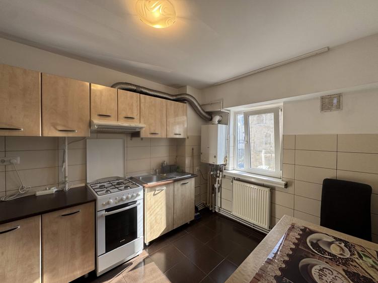 Apartament cu 2 camere decomandat în Orașul de Jos