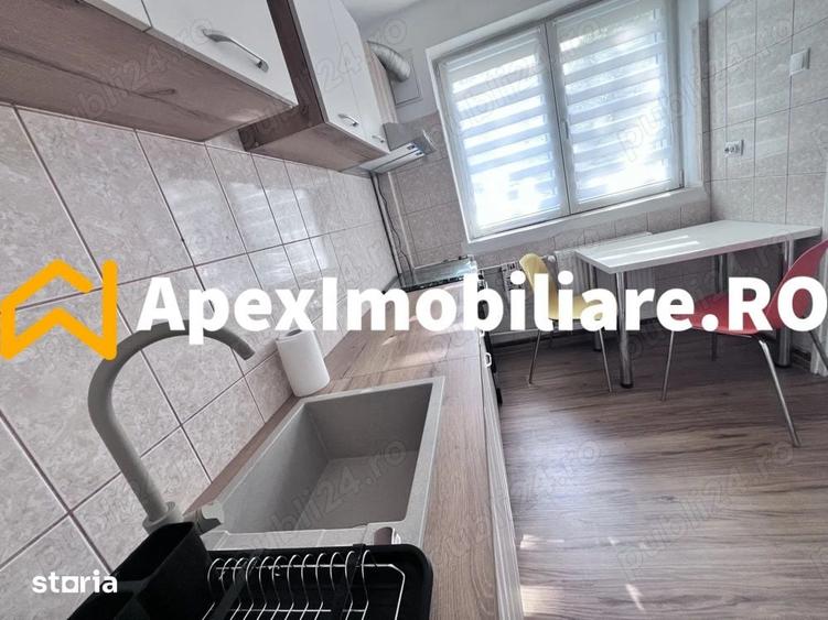 Apartament cu 3 camere semidecomandat în Giulești
