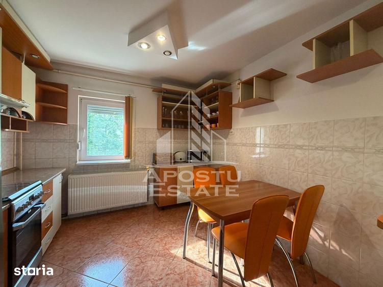 Apartament cu 3 camere decomandat, mobilat în Dâmbovița
