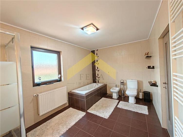 Casă individuală cu 5 camere cu Canalizare în 6 Vânători
