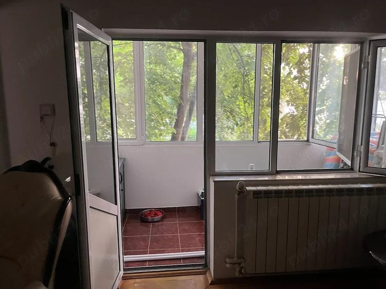 Apartament cu 3 camere decomandat în Buzaului