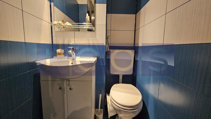 Apartament cu 3 camere semidecomandat în P-ța Victoriei
