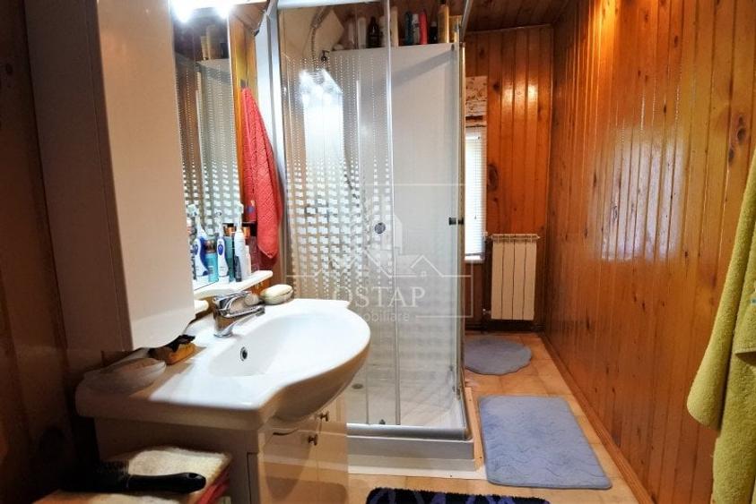 Casă individuală cu 6 camere cu Piscina în Gherăiești