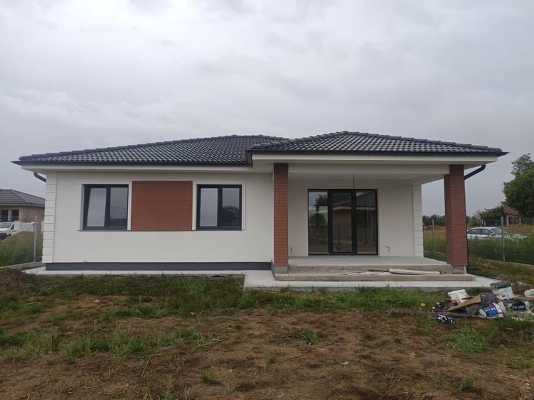 Casă individuală cu 3 camere cu Canalizare în Micro 16