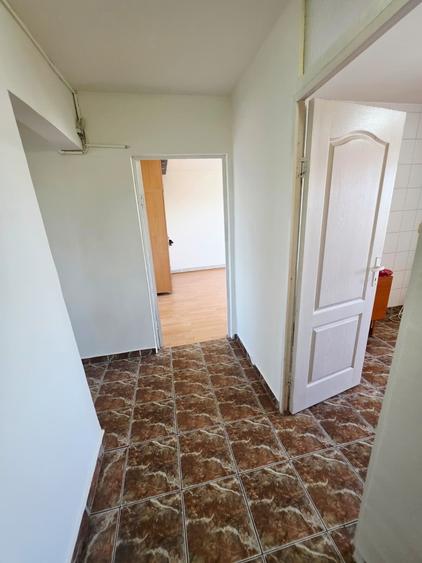 Apartament cu 3 camere decomandat în Enachiță Văcărescu