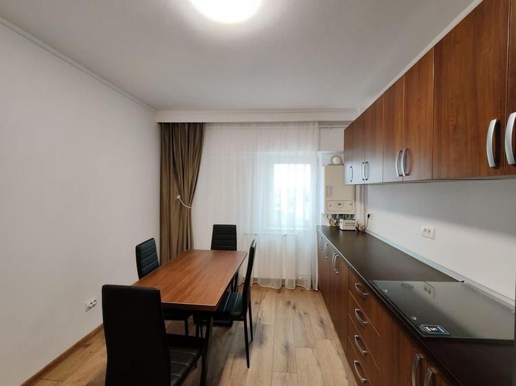 Apartament cu 3 camere decomandat în Central