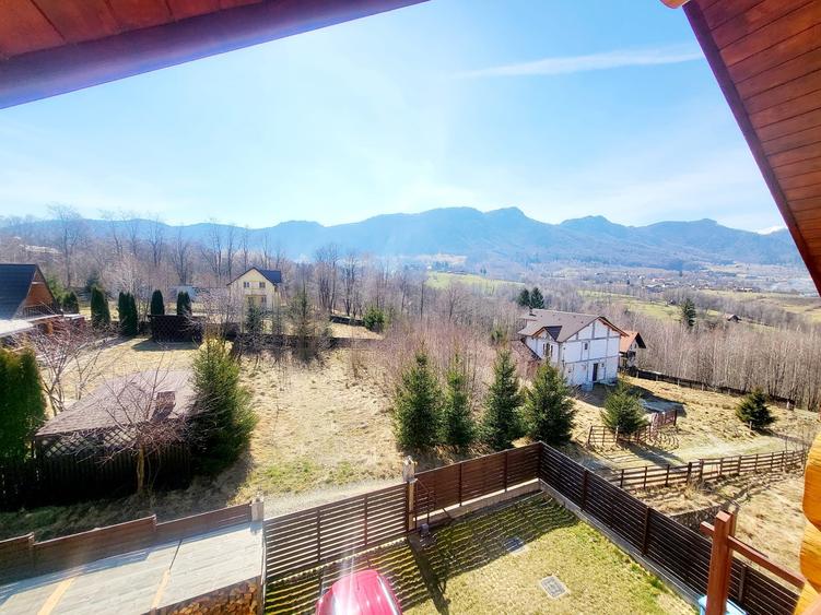 Casă cu 10 camere cu Teren 452 Mp în Bran