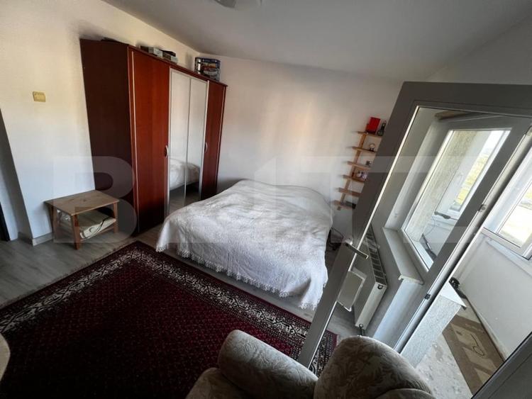 Apartament cu 3 camere semidecomandat, mobilat în Codlea