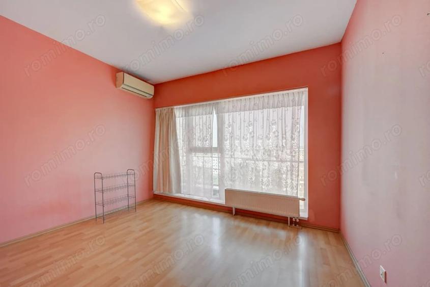 Apartament cu 4 camere decomandat în Titan