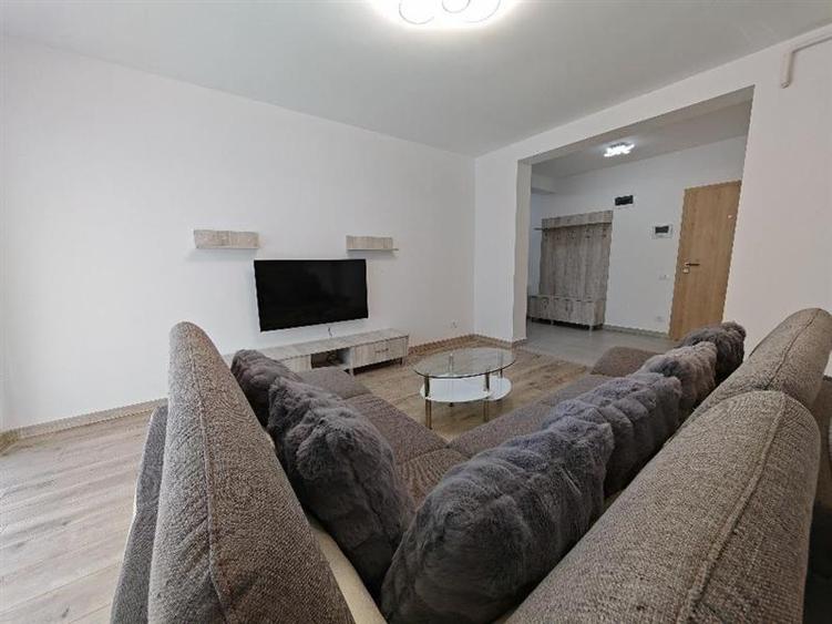 Apartament cu 3 camere decomandat, mobilat în Bartolomeu