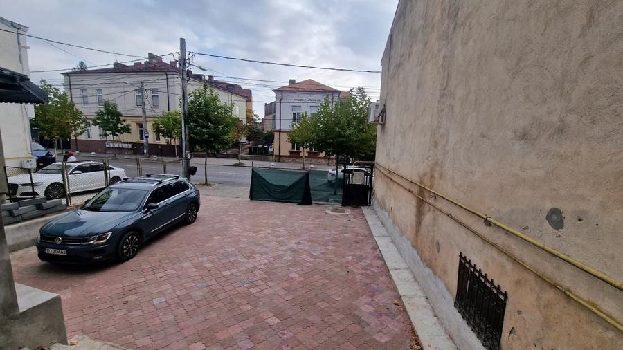 Spațiu comercial, de 200 mp, în Central