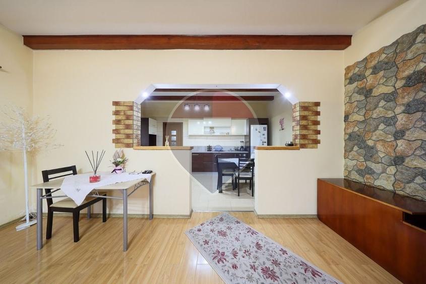 Casă individuală cu 4 camere cu Teren 2389 Mp în Sânpetru