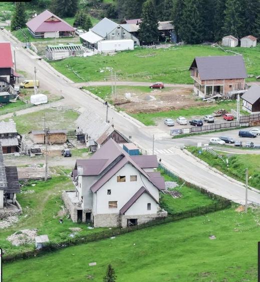 Hotel/Pensiune, de 950 mp, în Pietroasa