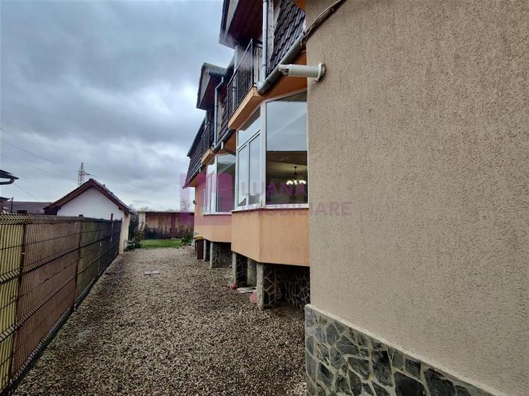 Casă individuală cu 7 camere cu Teren 1500 Mp în Turnișor