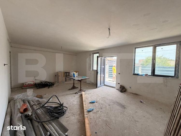 Casă cu 3 camere cu Teren 197.9 Mp în Craiovița Nouă