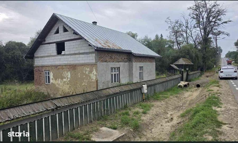 Casă cu 4 camere cu Teren 1500 Mp în Horodnic
