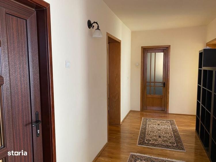 Casă cu 4 camere în Central