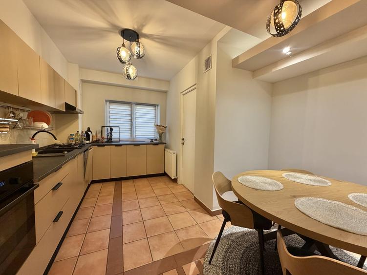 Apartament cu 3 camere decomandat, mobilat în Tipografilor