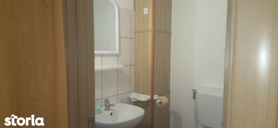 Apartament cu 3 camere decomandat, mobilat în Central
