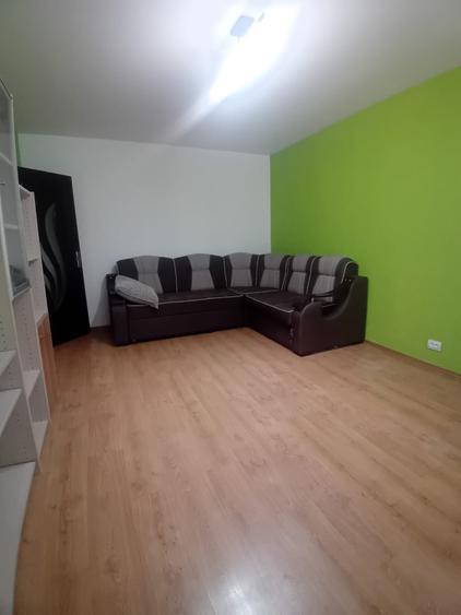 Apartament cu 3 camere decomandat în Drumul Taberei