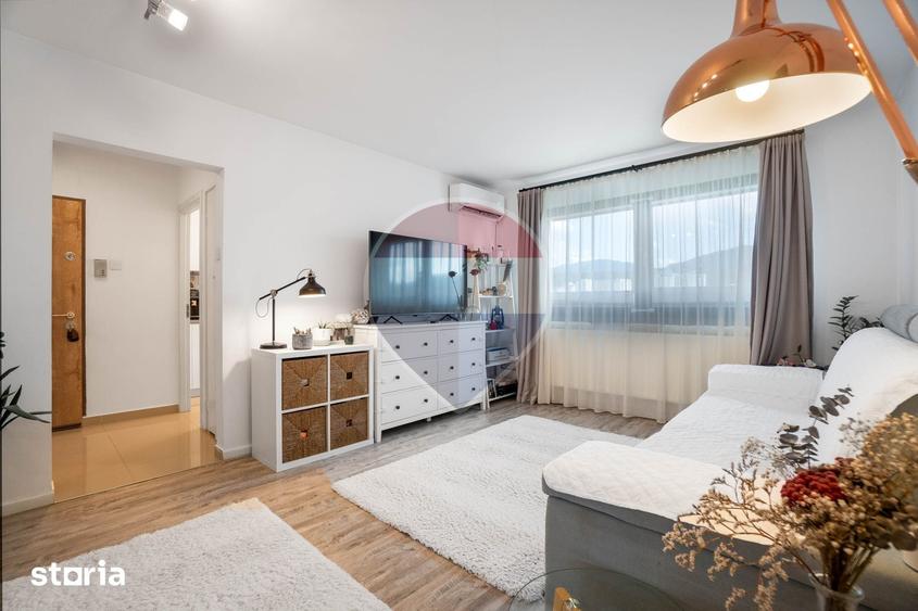 Apartament cu 3 camere semidecomandat în Noua