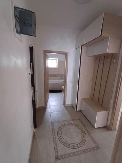 Apartament cu 2 camere decomandat în Tractorul