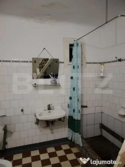 Casă cu 3 camere cu Teren 440 Mp în Central