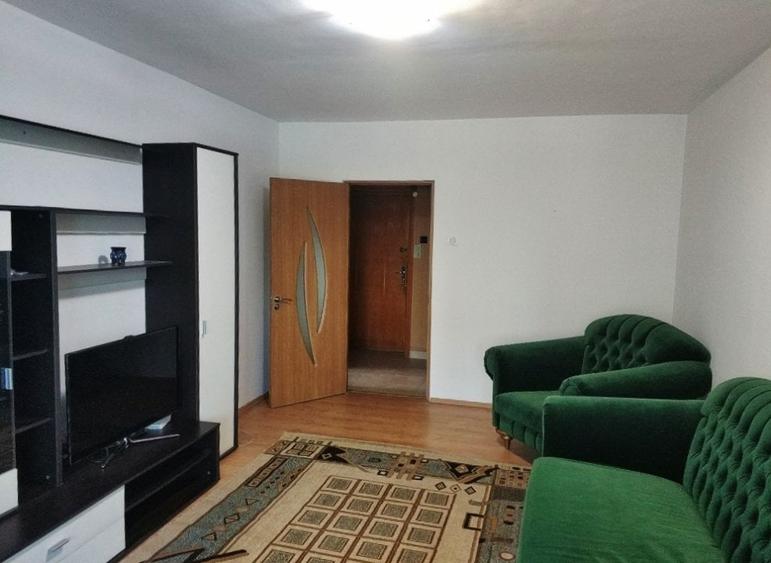 Apartament cu 2 camere semidecomandat, mobilat în Capitol