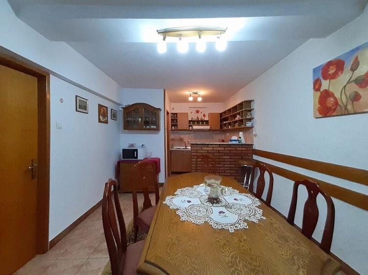 Casă individuală cu 5 camere decomandat cu Canalizare în Brașovul Vechi