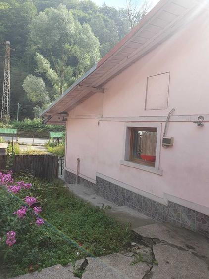 Casă cu 4 camere în Central