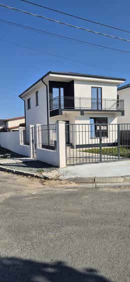 Casă individuală cu 4 camere cu Canalizare în Lumina