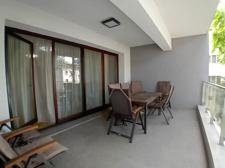 Apartament cu 3 camere semidecomandat, mobilat în Kiseleff