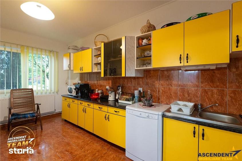 Casă cu 5 camere cu Teren 1700 Mp în Mereni