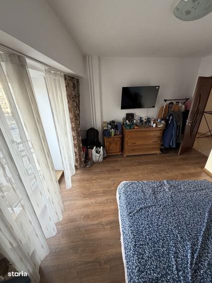 Apartament cu 5 camere decomandat în Decebal
