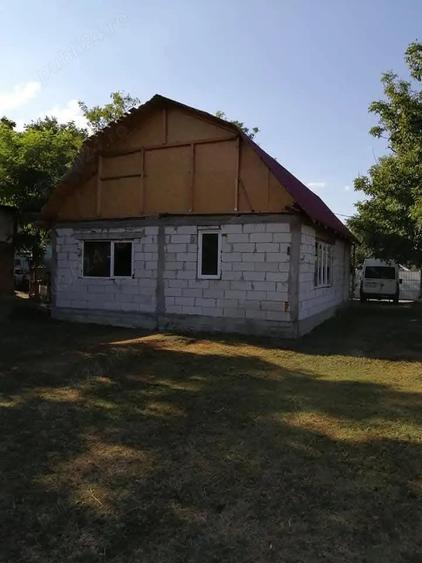 Casă cu 3 camere în 1 Decembrie