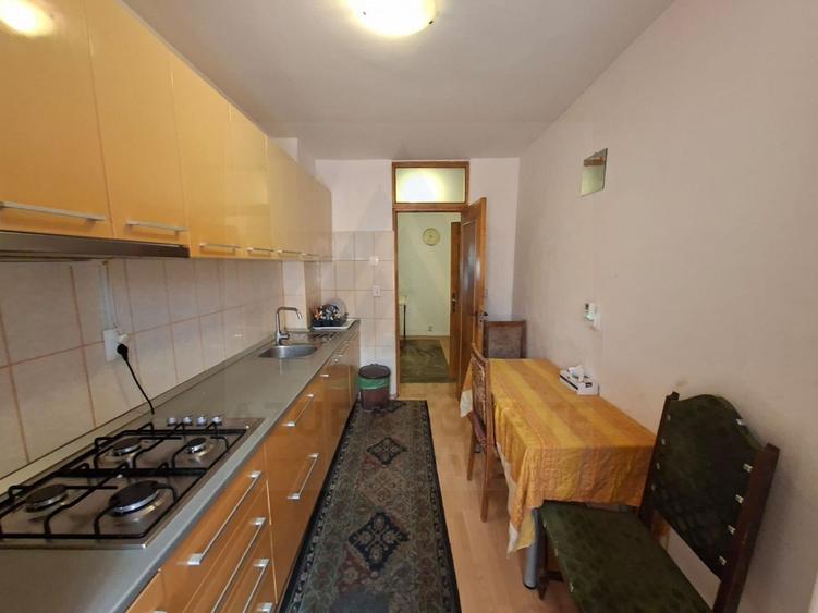 Apartament cu 3 camere decomandat, mobilat în Sub Arini