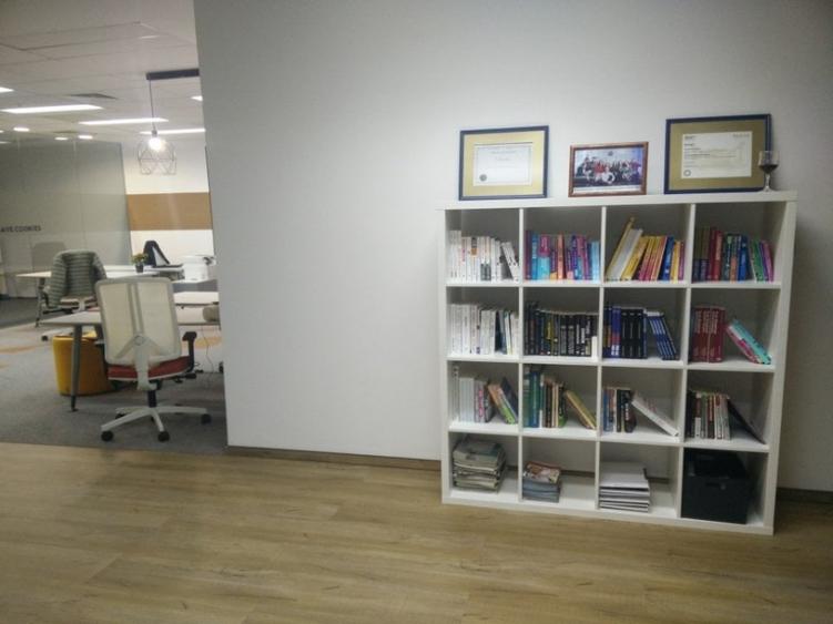 Birou, de 1,907 mp, în Armeneasca