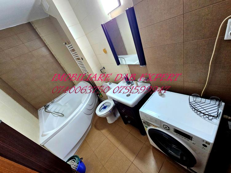 Apartament cu 3 camere decomandat în Piața Centrală