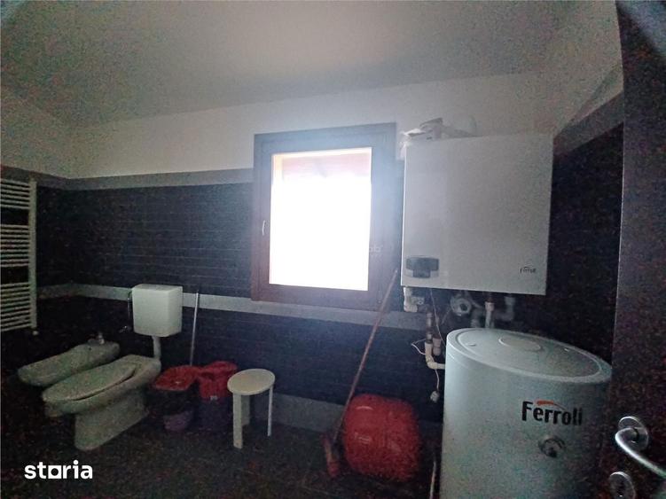 Casă cu 10 camere cu Teren 2000 Mp în Balotești