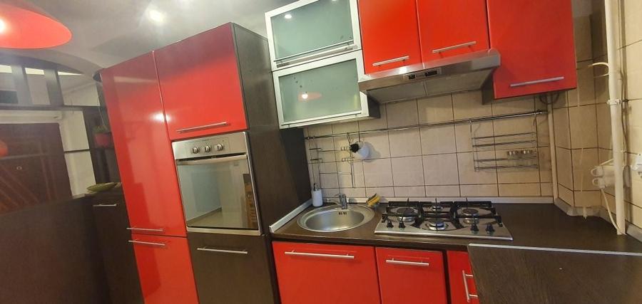 Apartament cu 3 camere decomandat în Tineretului