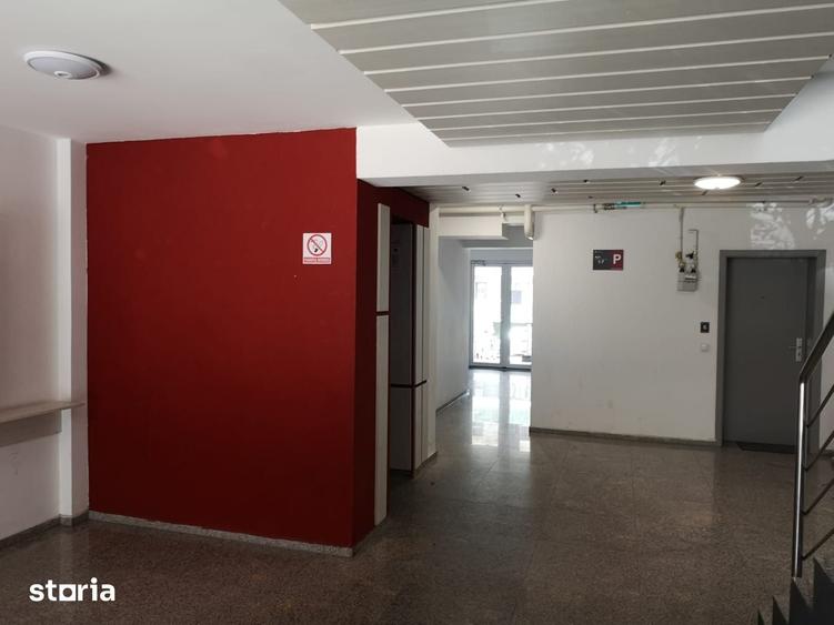 Apartament cu 3 camere în Tractorul