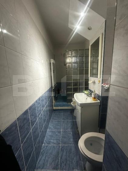 Apartament cu 3 camere semidecomandat, mobilat în Craiovița Nouă