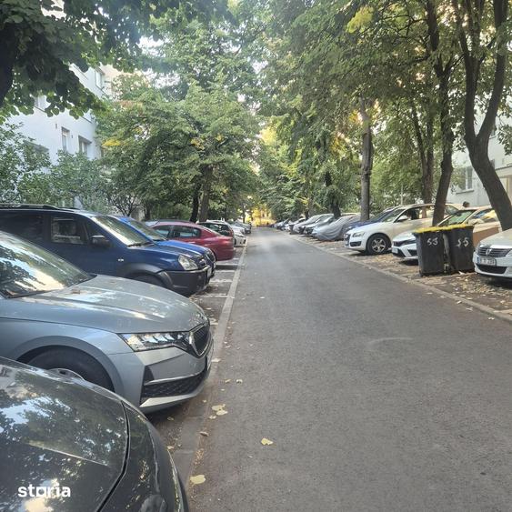 Apartament cu 3 camere decomandat în Drumul Taberei