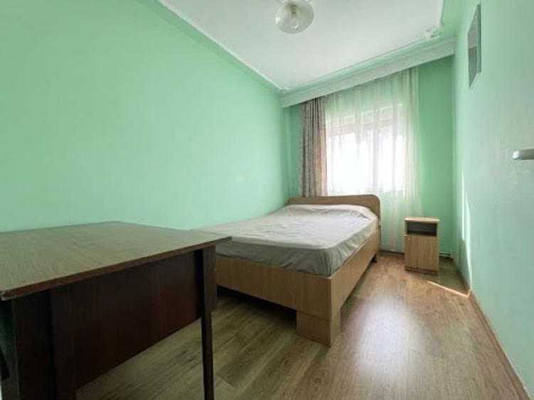 Apartament cu 3 camere decomandat în Târgu Cucu