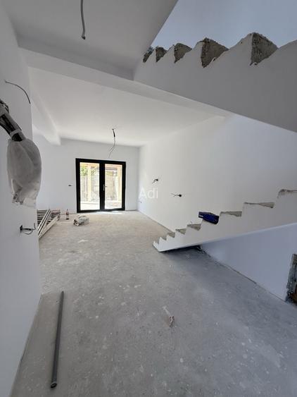 Duplex la Sanandrei ,3 dormitoare,living,bucatarie ,2 bai ,hol si terasa acoperita la pretul de 129500 euro neg direct de la propietar nr 0745758440