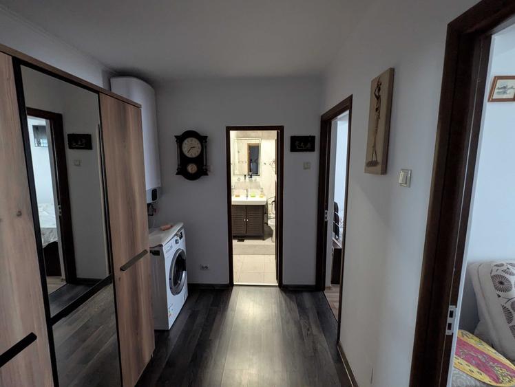 Inchiriez camera in apartament cu 3 camere, centru, langa UMF - 11