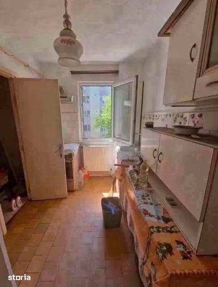 De vanzare apartament cu 3 camere ?i balcon, etajul 2, Pret : 64500e - 1