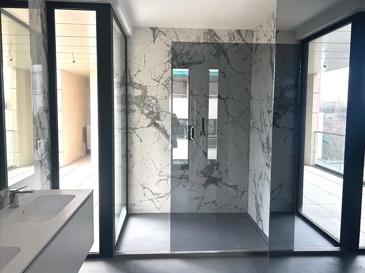 Apartament cu 4 camere decomandat în Primăverii