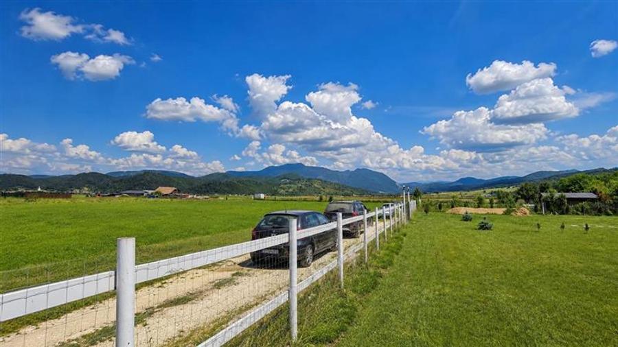 Teren extravilan de 1640 mp, în Exterior Est