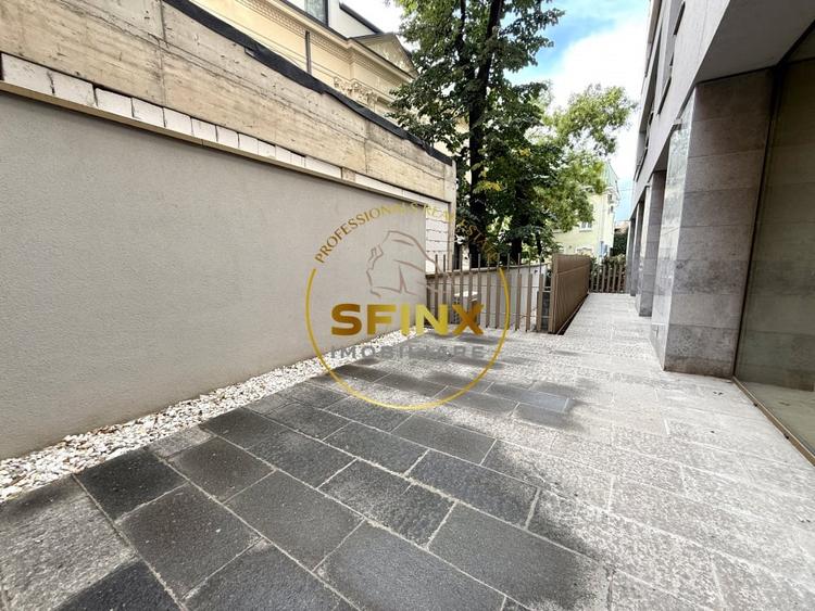 Apartament cu 4 camere semidecomandat în Cișmigiu